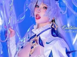 私拍别具一格，Tiny Asa女孩的图包，每一张都有话说。
